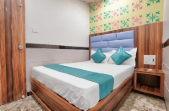 Hotel TIP Top Residency Hotel dekat Paras Dham Temple