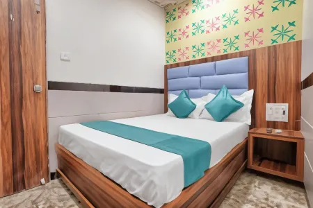 Hotel TIP Top Residency Отели рядом с достопримечательностью «Paras Dham Temple»