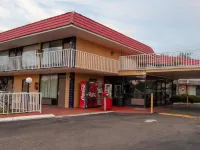 Express Inn & Suites - 5 Miles from St Petersburg Clearwater Airport Hotels in Pinellas Park