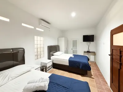 Tini's Guest House Malang Mitra RedDoorz Hotels near Java Store's