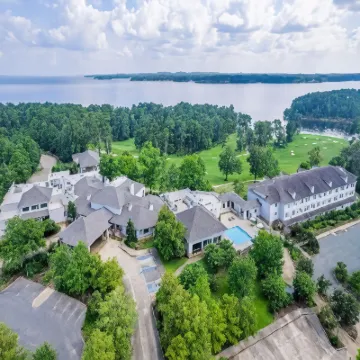 سيبرس بيند ريزورت، إيه ويندام هوتل فنادق في 