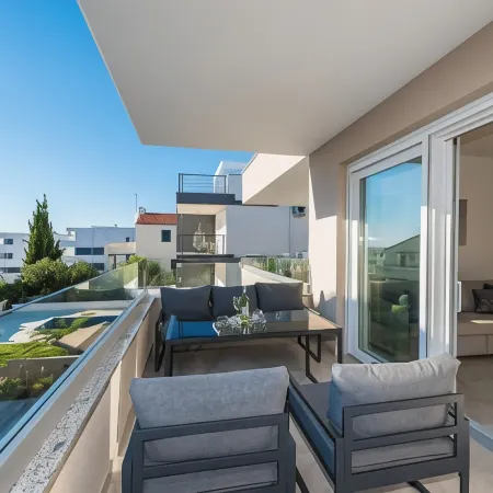 Pool Apartments Villa Meteorite