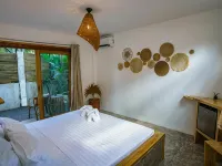 Serenity Hotel โรงแรมใกล้หาด Seven Commandos Beach