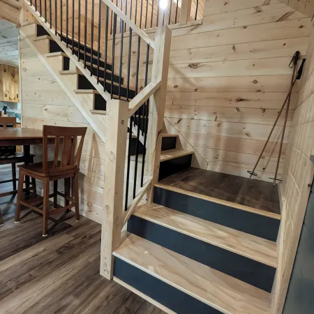 Wilderness Retreat 3-bedroom cabin in Eustis, Maine Отели в г. Юстис