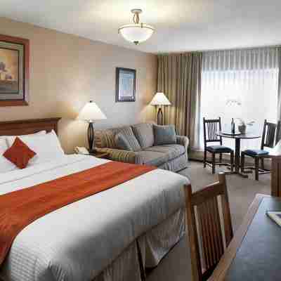 Tonquin Inn Rooms
