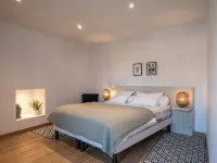 REF 606 Very nice renovated house, beautiful location overlooking the channel