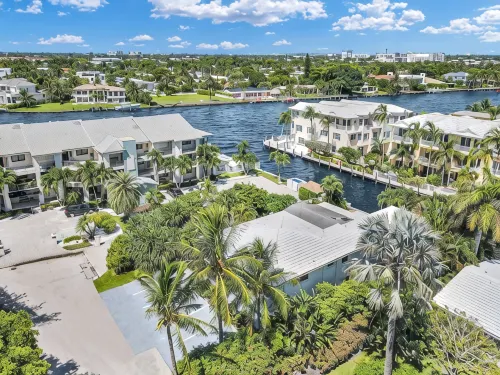 Beautiful & Spacious Waterfront Condo, Walk to the Beach, on Canal, 2 Bed/2 Bath - 2 Sao