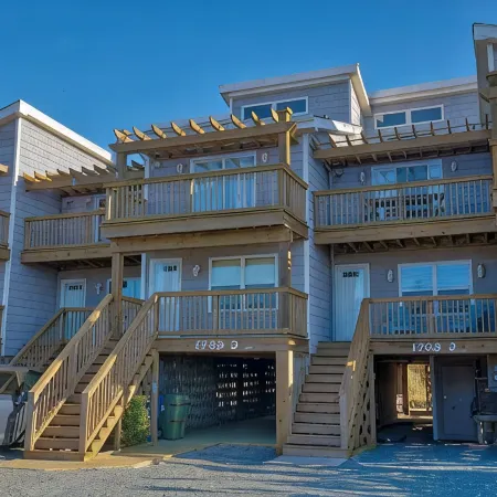 50 feet to the sand! Stunning Sunrise & Sunsets 3bed 2-1/2 bath in North Topsail