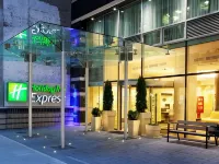Holiday Inn Express MANHATTAN TIMES SQUARE SOUTH by IHG Отели рядом с достопримечательностью «Универмаг Macy's»