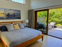 Goldfinch House - Scandinavian Modern Near Beaches 발라드 호텔