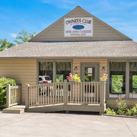 Night Owl 3 Bedroom Cabin by RedAwning