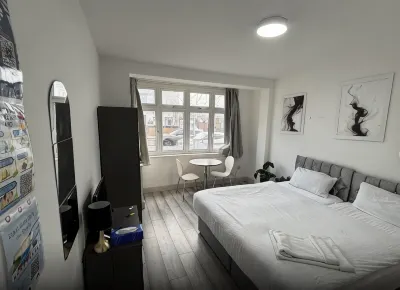 Streatham Rooms Hotels near Tooting