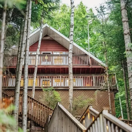 Charming Lakefront Cottage w/ Hot Tub & Fire Pit, WiFi Отели в г. Фарадей