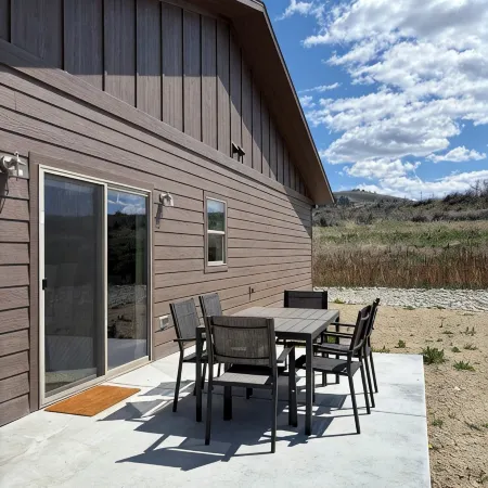 Charming 2-bedroom house in Stevensville with AC, WiFi