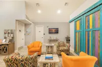 Key West Style Cottage - with pool/hot-tub