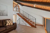 5Br/3BA Waterfront & 2 Pools on Property Escape-Walkable to Downtown Sandpoint!