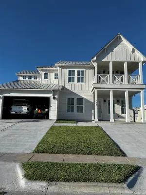 Spacious 5-bedroom house on Mustang Island with private beach access.Sleeps 11