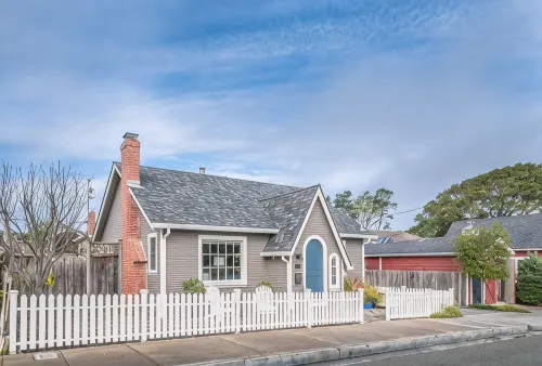 Peaceful, Updated Cottage. Walk to Town & Beach. - Country Houses