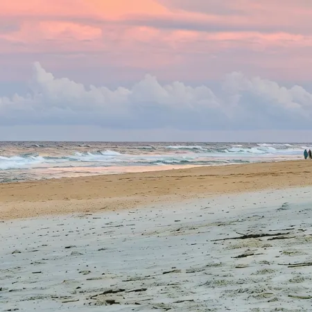 Beach Escape Wth Hot Tub - Walk to Ocean - Dog Friendly