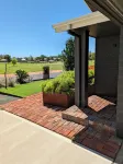 On the Park-Modern 4 Bedroom 3 living Area Home 100m to Parks a& Shopping Centre - boutique
