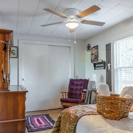 Relaxing 3/2 House Family Friendly & Pet Friendly with huge picnic pavilion