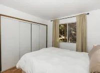 Lake cabin w/ big pines close to lake and village - 3-نجوم
