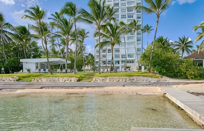Caribbean Sunshine Breath Beachfront Apartment