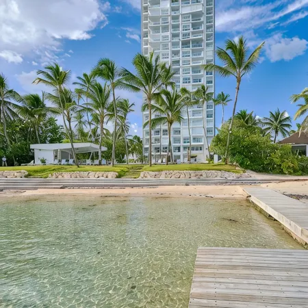 Caribbean Sunshine Breath Beachfront Apartment