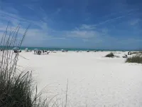 Beautiful 3 Bedroom 2 Bathroom Home Steps from the Beach