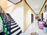 RedDoorz @ Hotel Dieng Berastagi Hotels in Karo