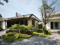 Whale Garden Hotels in Roi Et