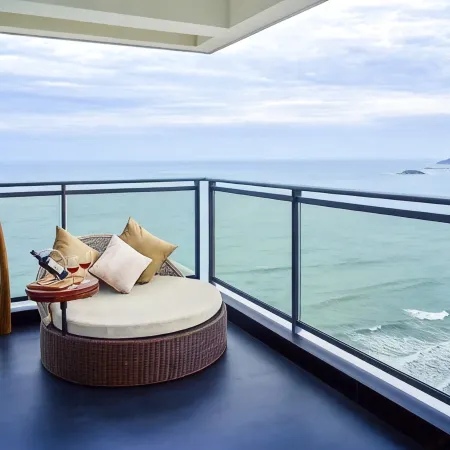 Fengyunhai Holiday Apartment (Hailing Island Poly Ten-Mile Silver Beach Branch)