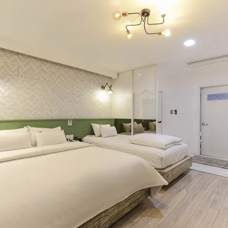 Hotel Yeogieutte Dongdaegu Отели рядом с достопримечательностью «Железнодорожная станция Тондэгу»