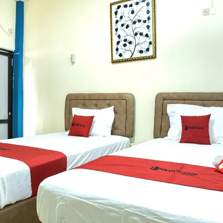 RedDoorz Near H. Hasan Aroeboesman Airport
