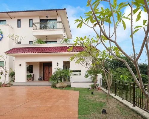 Kurumba B&B Hotels near Jiji Train Station