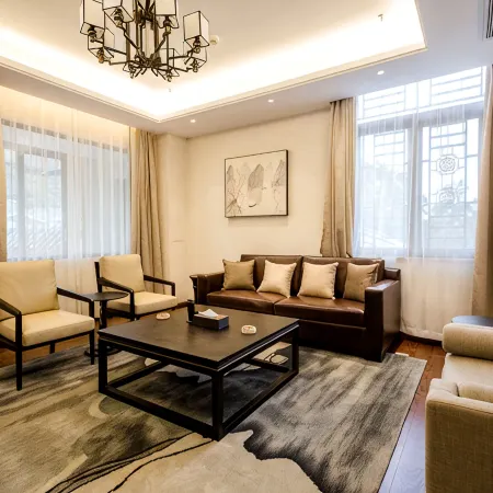 Dongqiao Mingyue Hotel