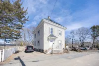 Quaint Neighborhood / Close to Beaches