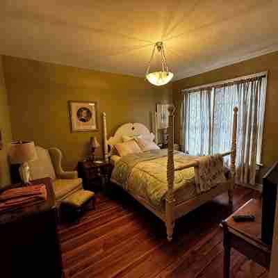 Restored 1906 3-bedroom Townhouse Overlooking the Mississippi River Unit #2 Rooms