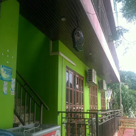Phi Phi Green House & Sunsky Hostel
