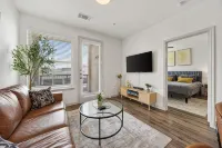 Chic 1-BR Haven w/King Bed, Sofa bed, Pool, Gym in Prime Frisco