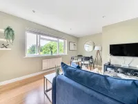 Beautiful apartment in Claygate Village Hotels in Claygate
