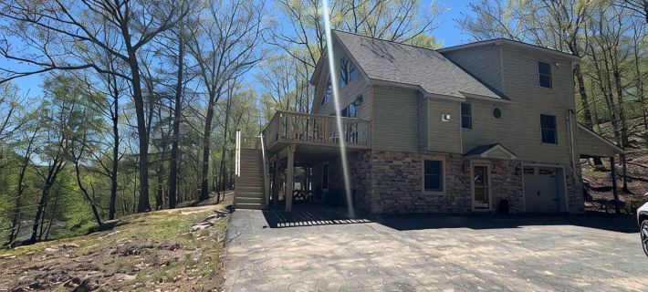 Welcome to On the Rocks a charming retreat located near Lake Wallenpaupack Hotels in Wayne County