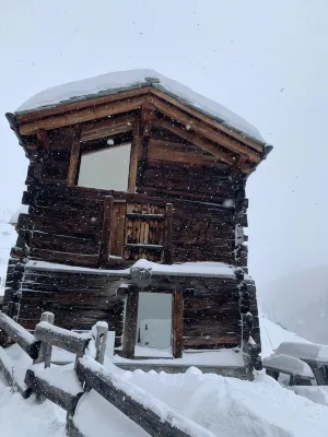 Gmachje - a cozy Tiny House in Findeln with ski-in/ski-out access - شاليه