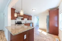Charming 2-bedroom house in Clemson 4mi. from Death Valley and 1mi. from Mac's