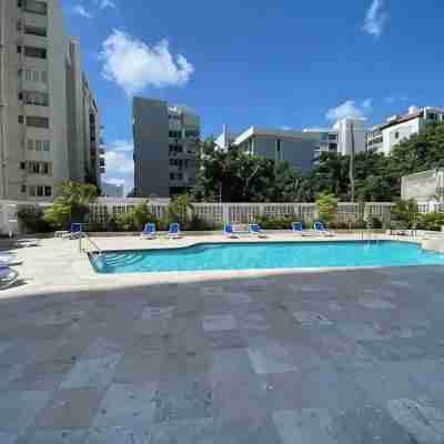 Condado Beach Condo - Fast Wi-Fi, AC, Pool & Security 24/7 Fitness & Recreational Facilities
