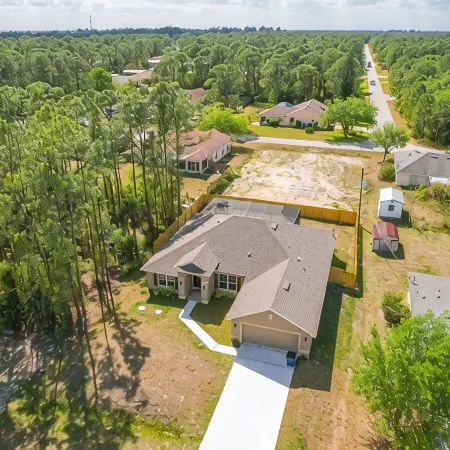 Palm Bay Retreat: Pool, Amenities & Free Parking