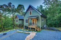 A Cozy Chic Mountain Escape - 4-Star
