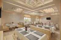 Azimut Hotel Saransk - 駐車場