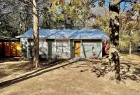 Cozy & Comfortable - close to Lake Texoma ( plus 40 amp RV HookUp)