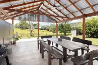 Hidden Gem, Unique Rural barn on acreage yet 5 minutes to beautiful Valla Beach - Boutique